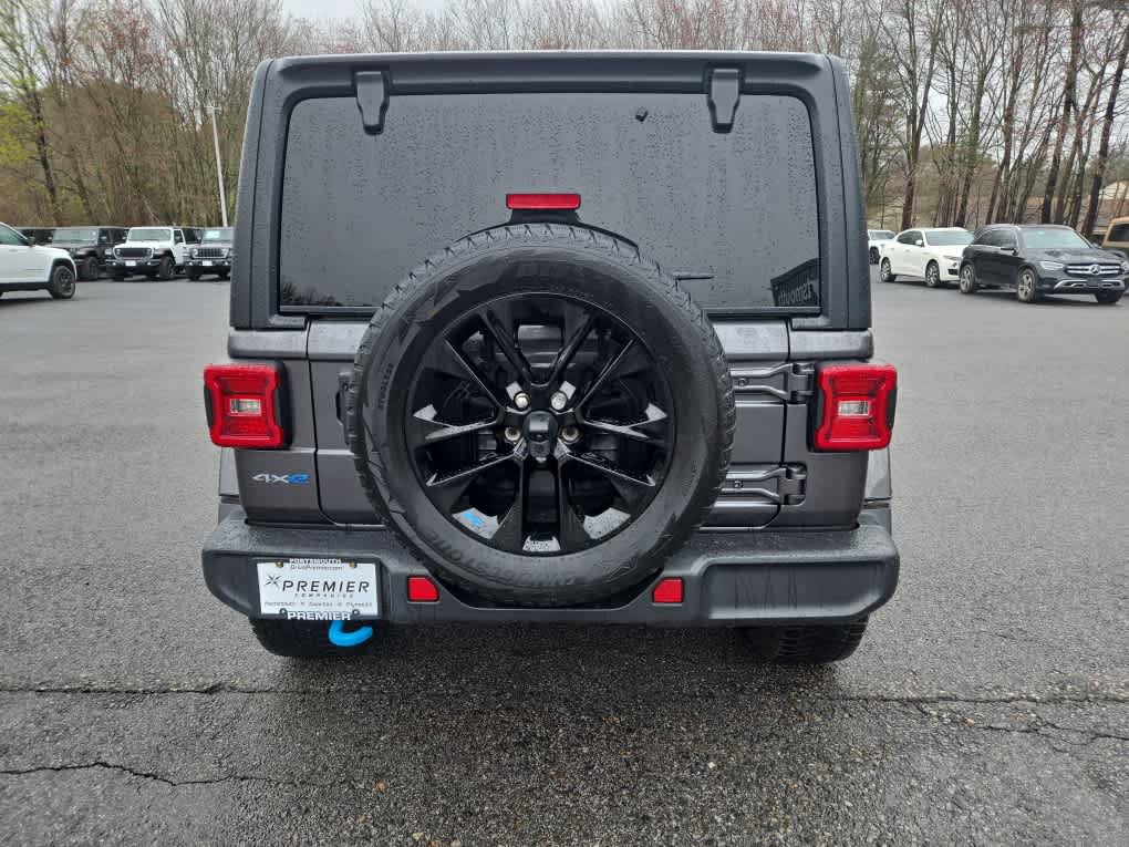 Used 2023 Jeep Wrangler Unlimited Sahara w/ Cold Weather Group AWD/4WD image 6