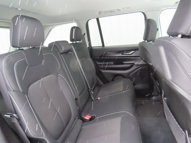 Used 2023 Jeep Grand Cherokee Laredo image 31