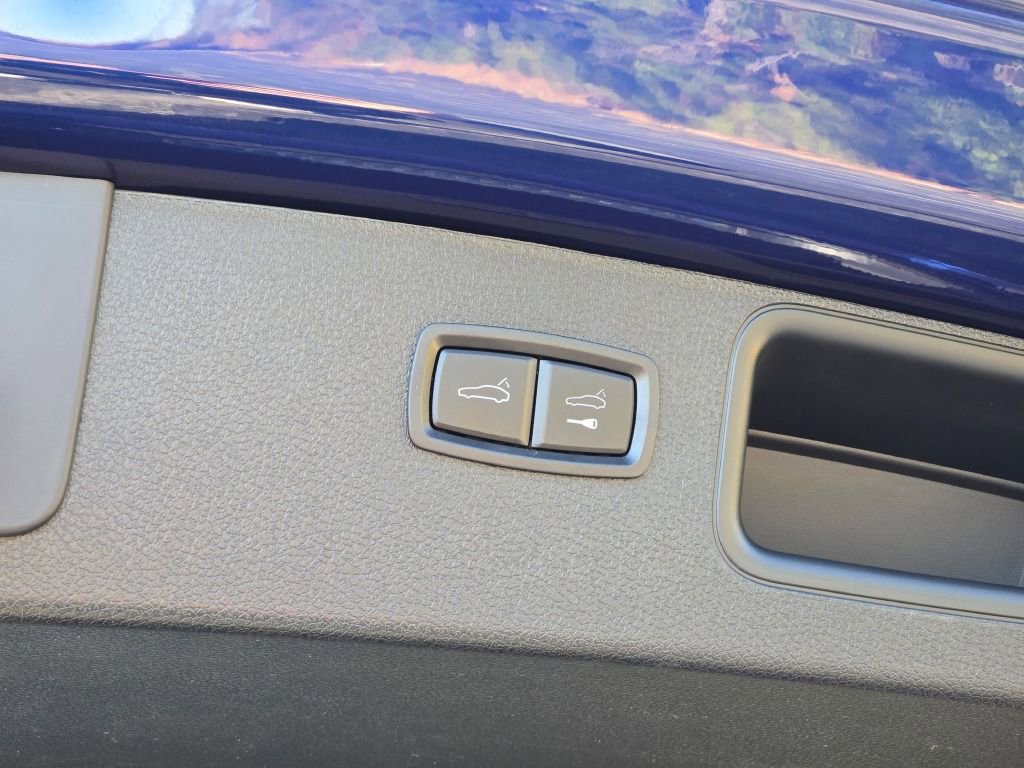 Certified 2024 Porsche Macan image 16