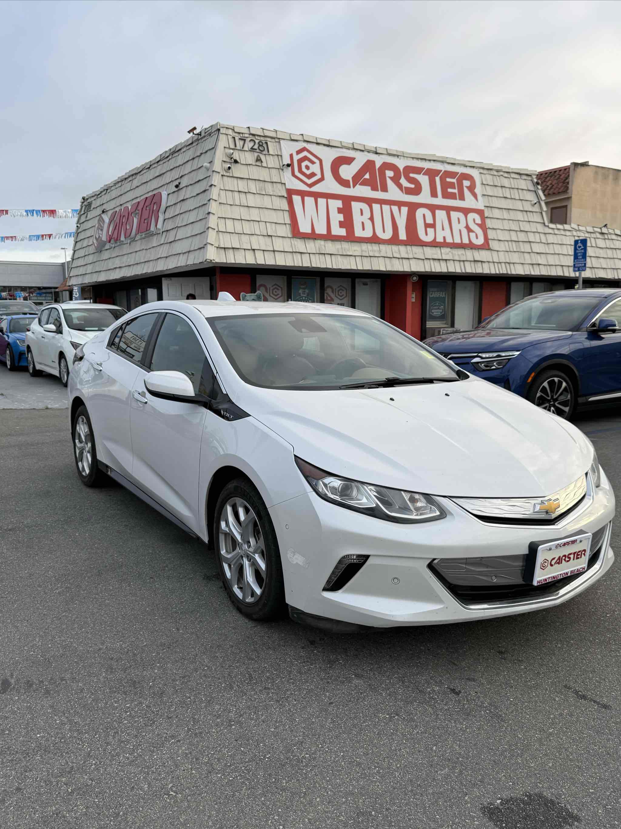 Used 2017 Chevrolet Volt Premier w/ Driver Confidence II Package FWD image 17