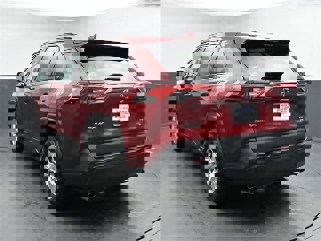 Used 2021 Toyota RAV4 XLE w/ Convenience Package image 11