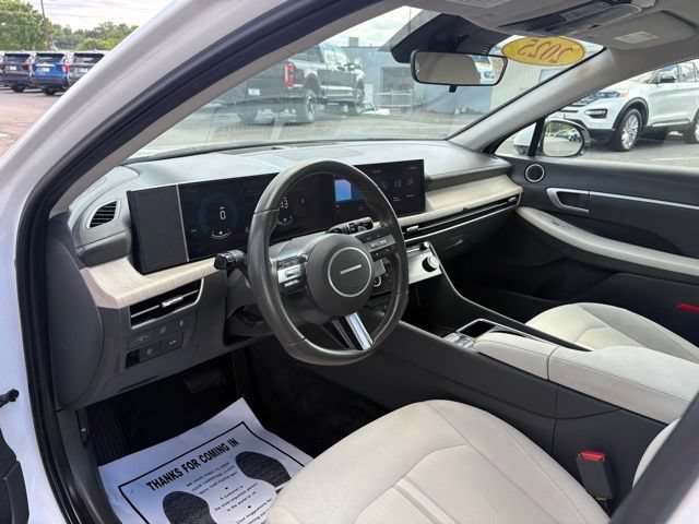 Used 2025 Hyundai Sonata SEL FWD image 3
