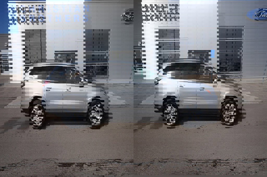 Used 2016 Chevrolet Traverse LT w/ Style and Technology Package image 1