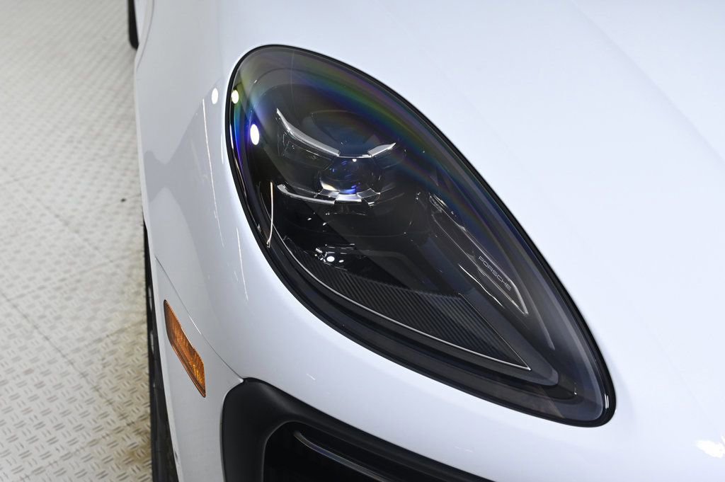 Certified 2022 Porsche Macan S image 11