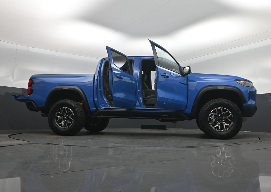 Used 2026 Chevrolet Colorado ZR2 w/ Technology Package AWD/4WD image 7