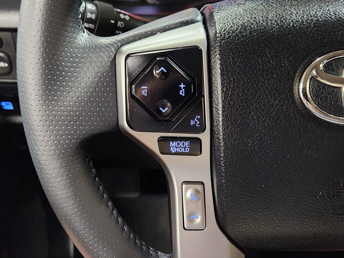 Used 2022 Toyota 4Runner Limited AWD/4WD image 49