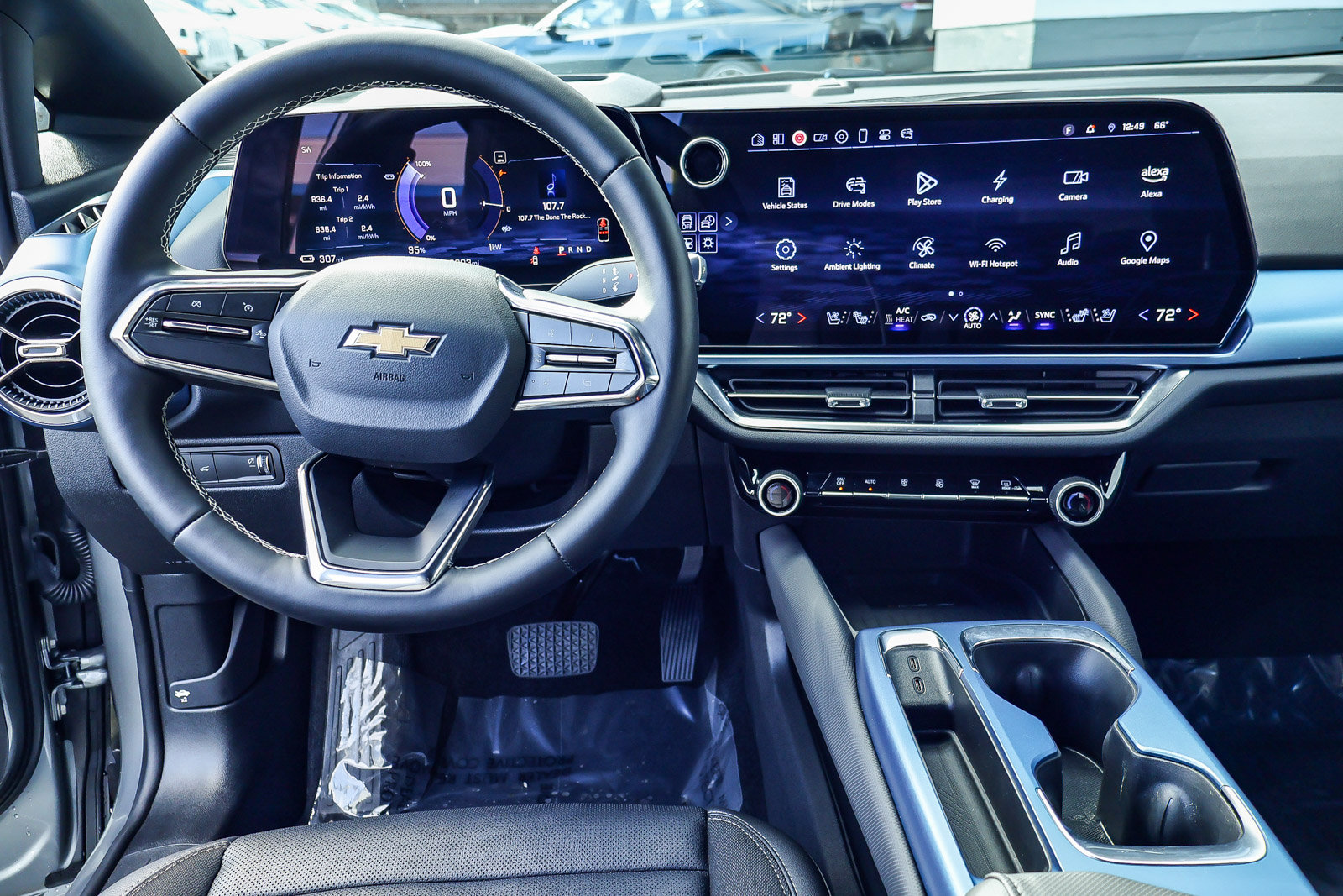 Used 2025 Chevrolet Equinox EV LT w/ Convenience Package II image 3