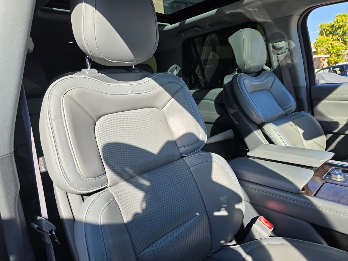 Used 2018 Lincoln Navigator L Select w/ Technology Package RWD image 17