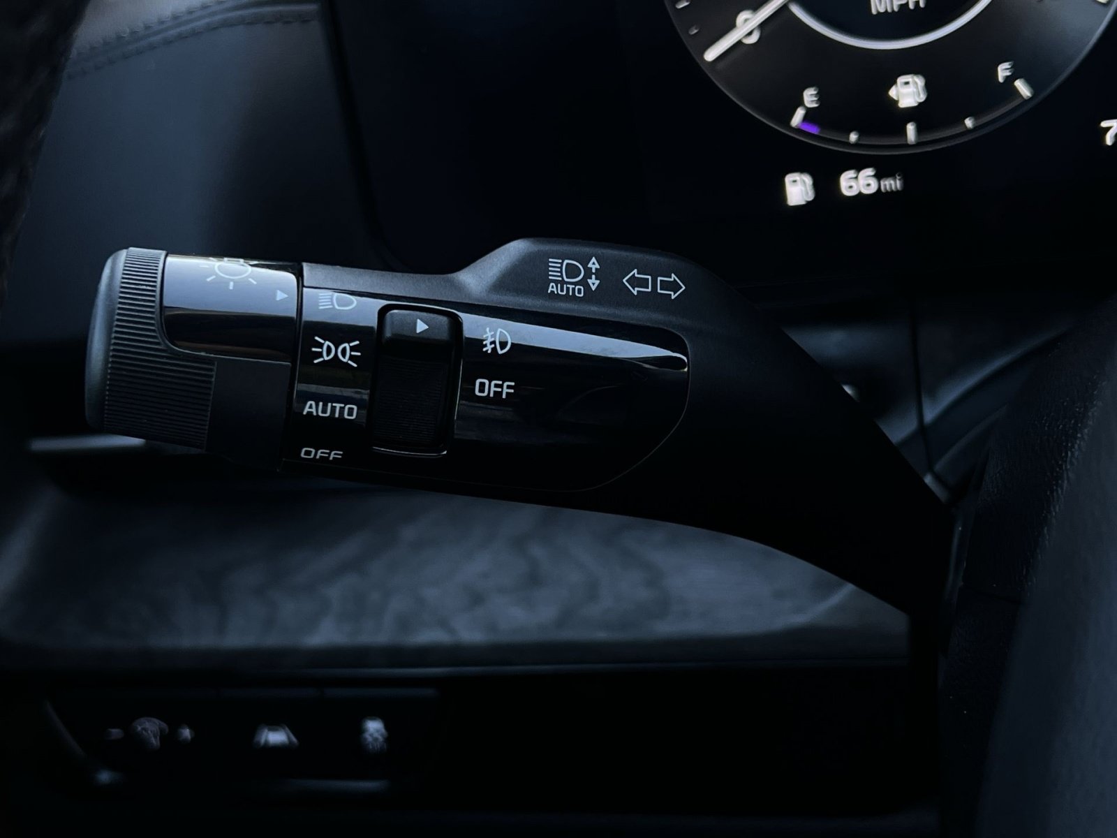 Used 2024 Kia Carnival SX FWD image 27