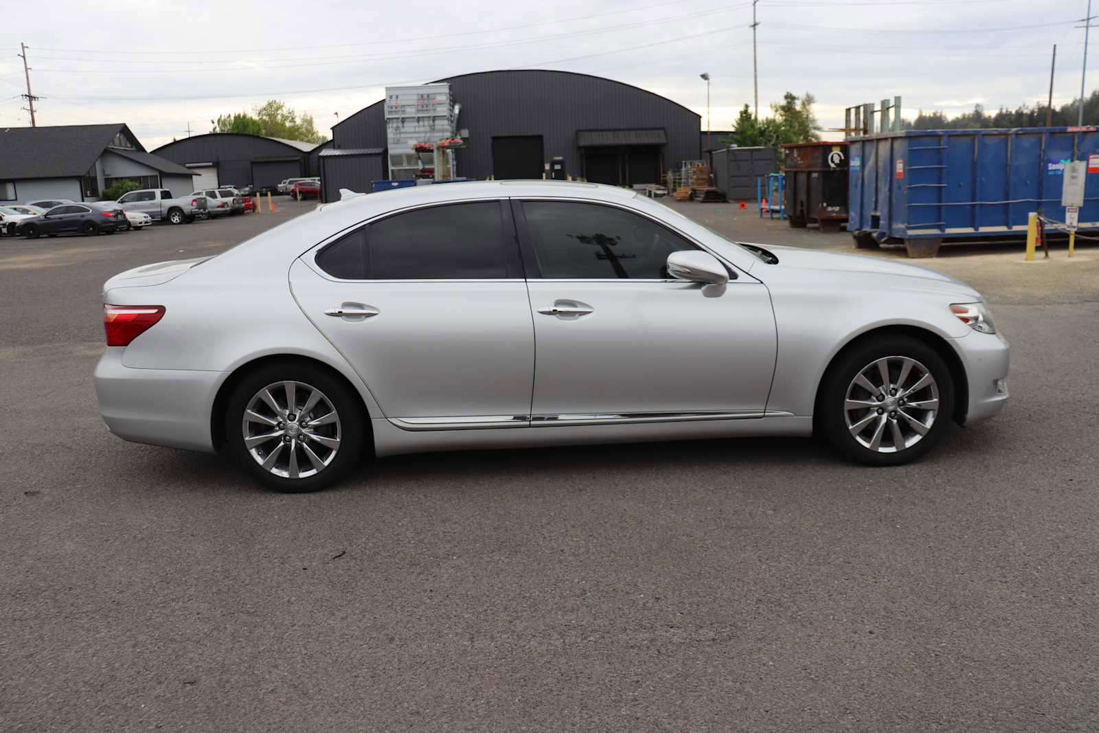 Used 2011 Lexus LS 460 w/ Comfort Pkg RWD image 4