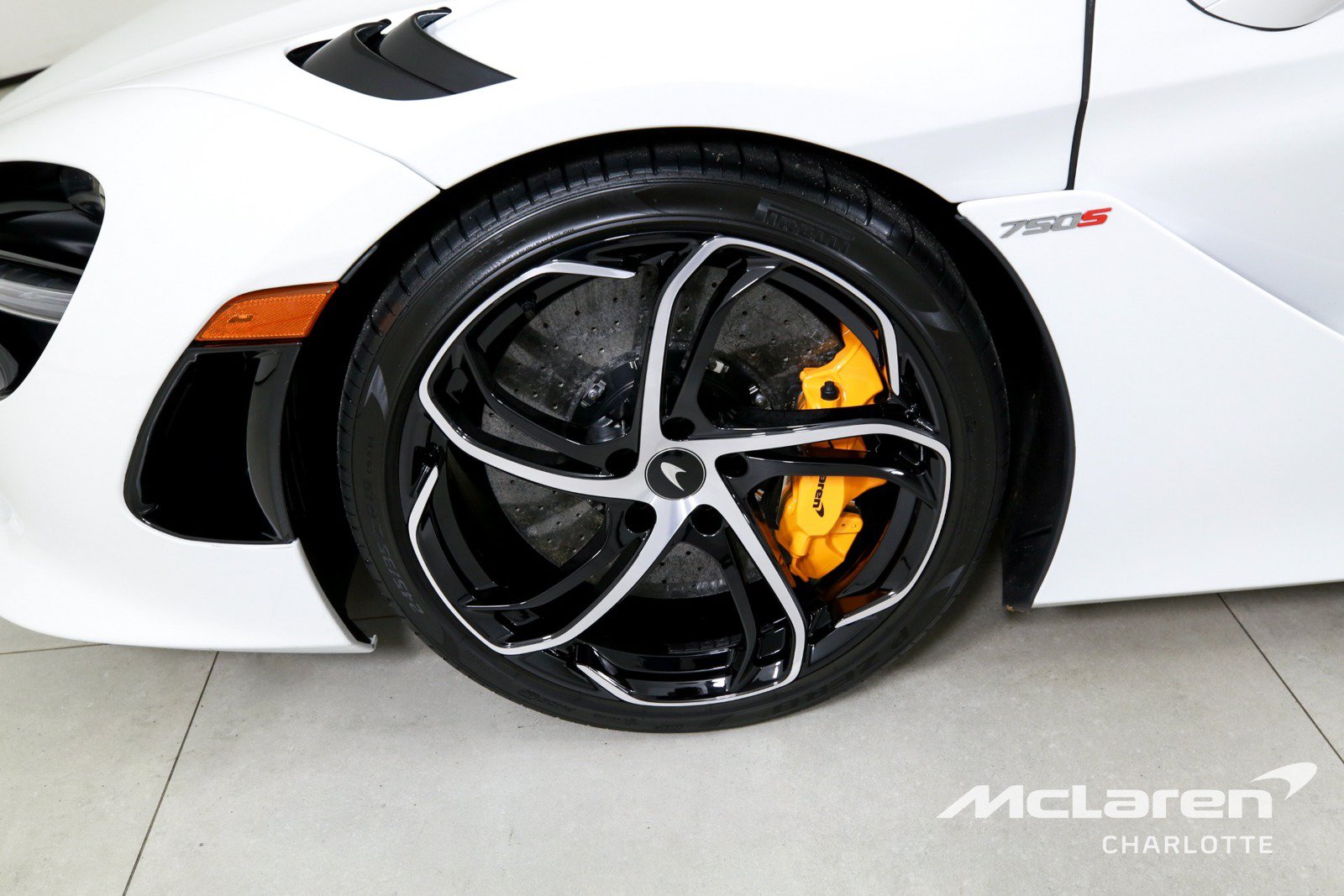 Used 2024 McLaren 750S Spider RWD image 25