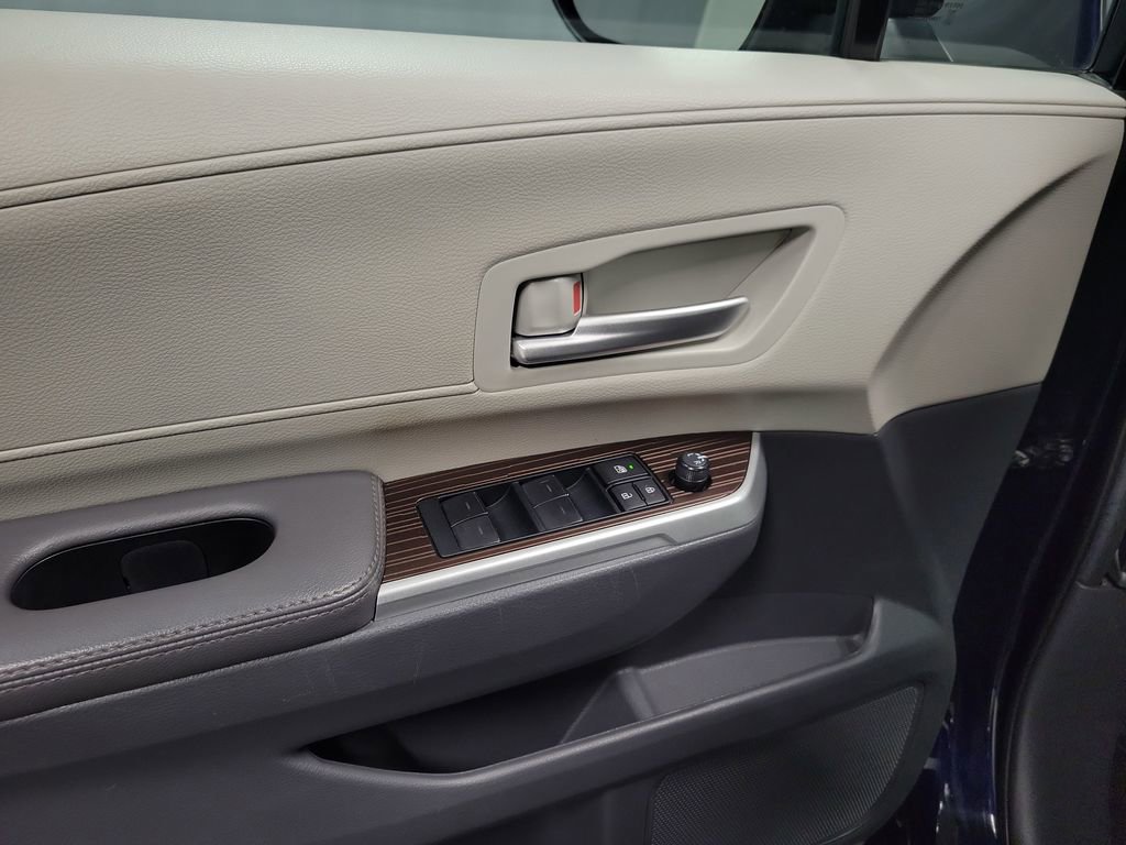 Used 2024 Toyota Sienna XLE AWD/4WD image 12