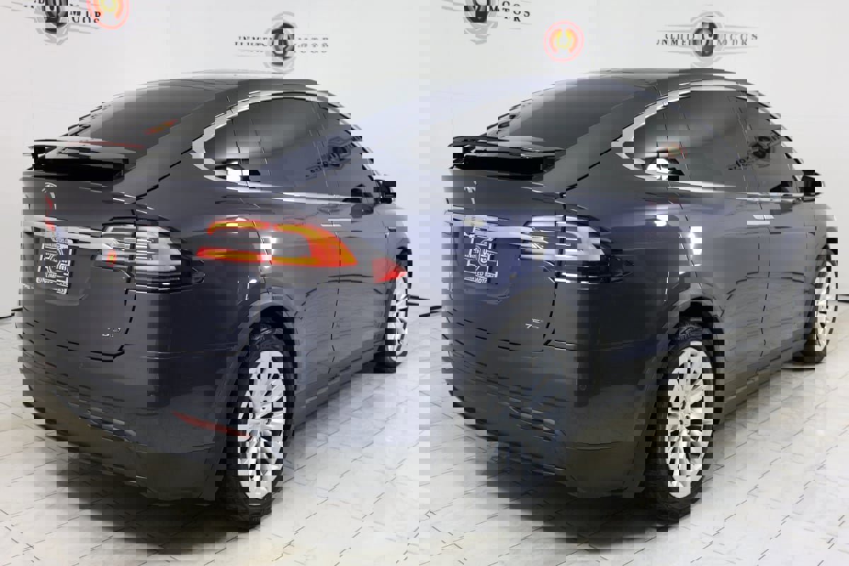 Used 2017 Tesla Model X 75D image 17