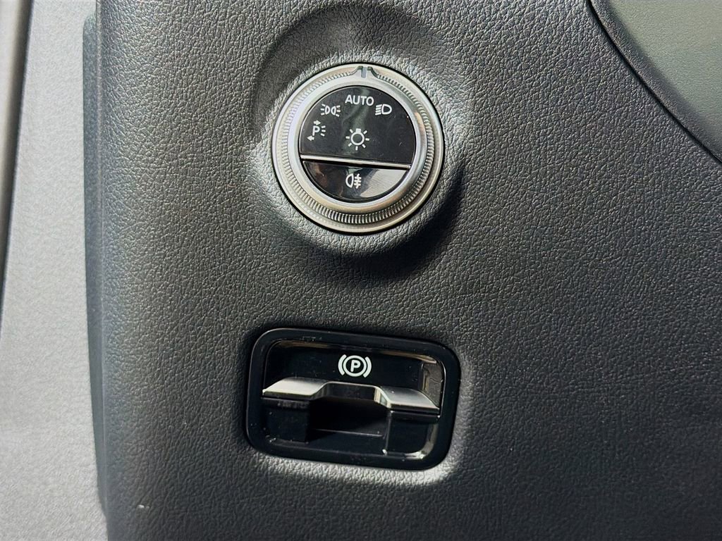 Used 2026 Mercedes-Benz C 300 4MATIC Sedan image 11