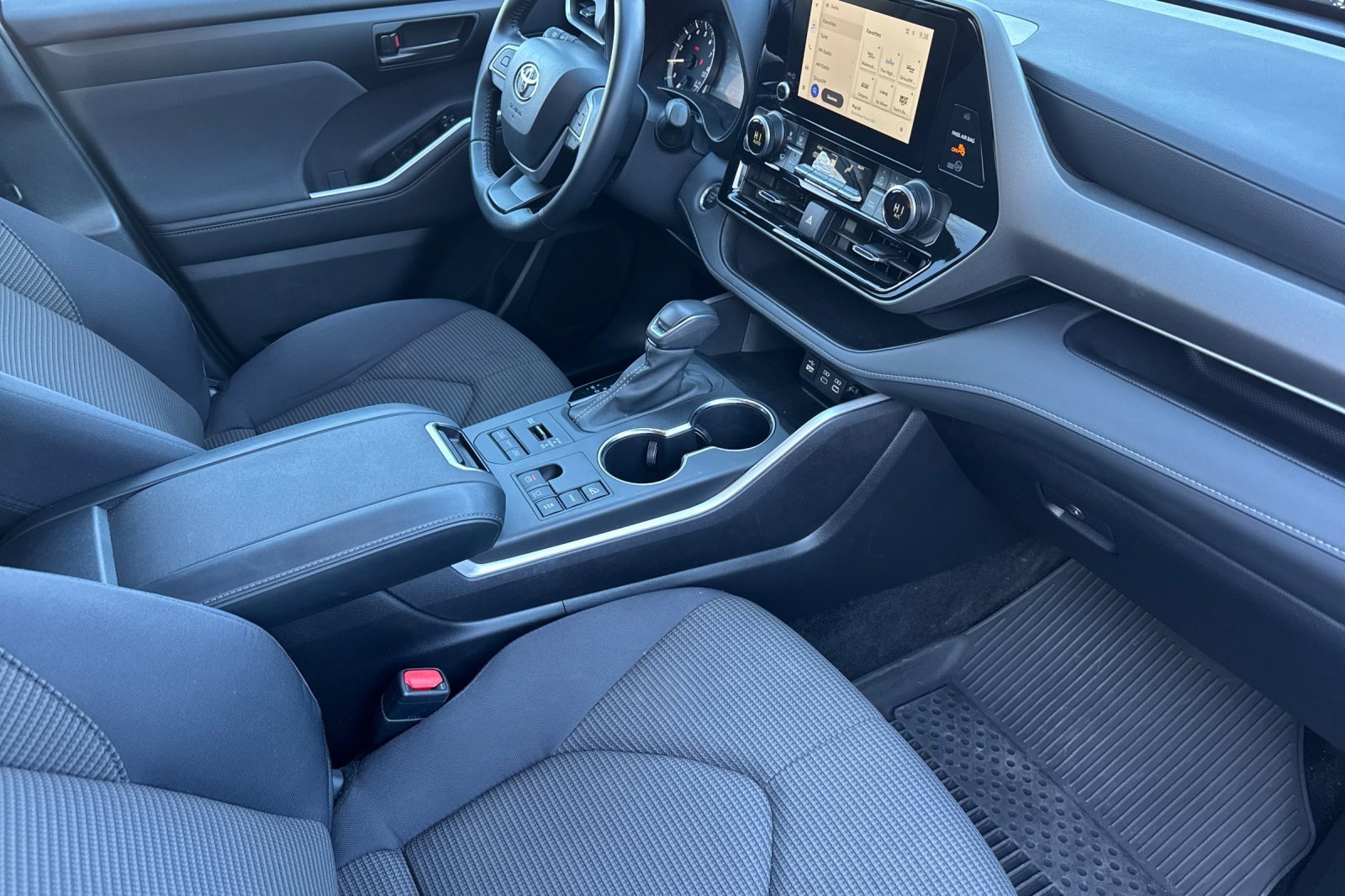 Used 2025 Toyota Highlander LE image 19