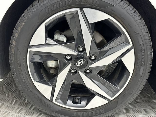 Used 2022 Hyundai Elantra Limited w/ Preferred Accessory Package FWD image 10
