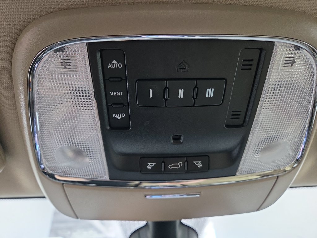 Used 2019 Jeep Grand Cherokee Limited AWD/4WD image 44