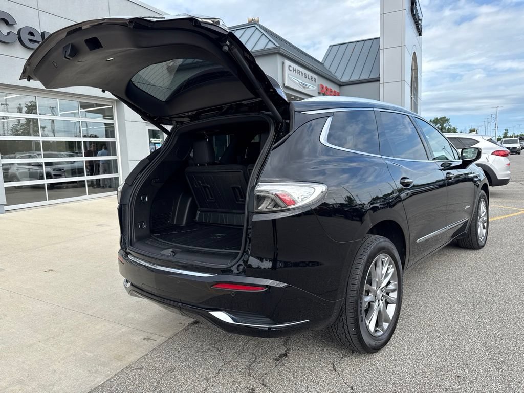 Used 2022 Buick Enclave Avenir w/ Avenir Technology Package AWD/4WD image 17