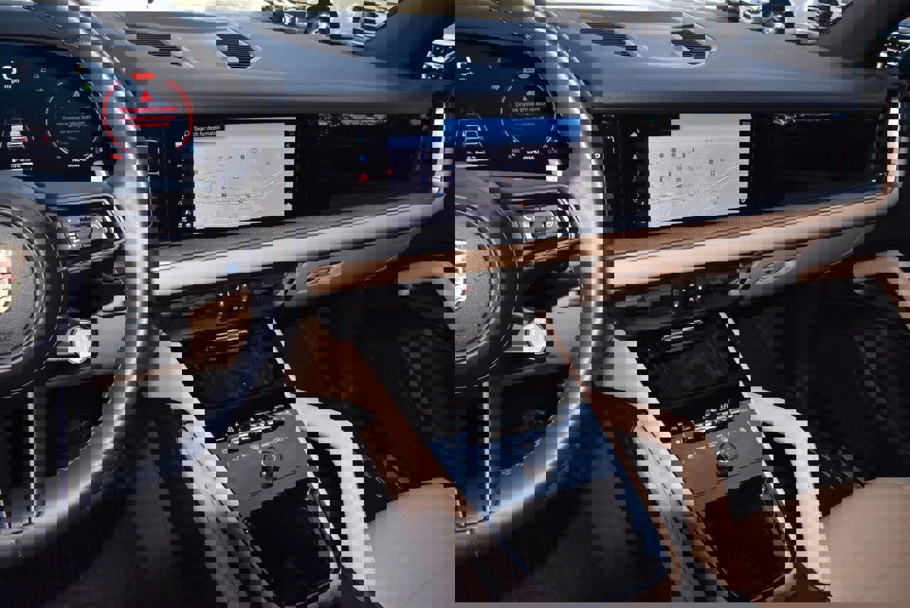 Used 2025 Porsche Cayenne image 26