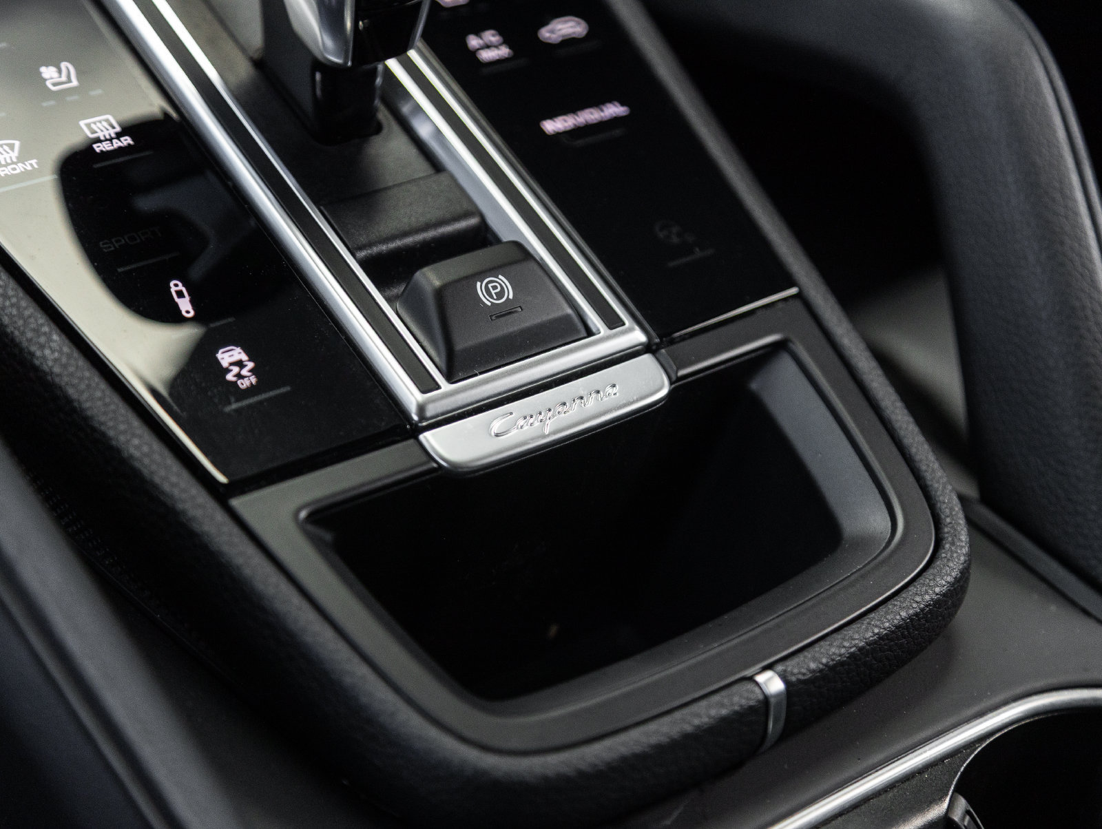 Certified 2023 Porsche Cayenne Platinum Edition AWD/4WD image 29
