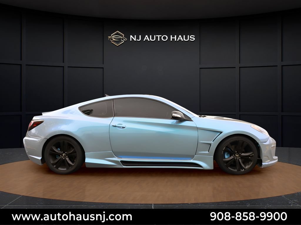 Used 2011 Hyundai Genesis 3.8 RWD image 9