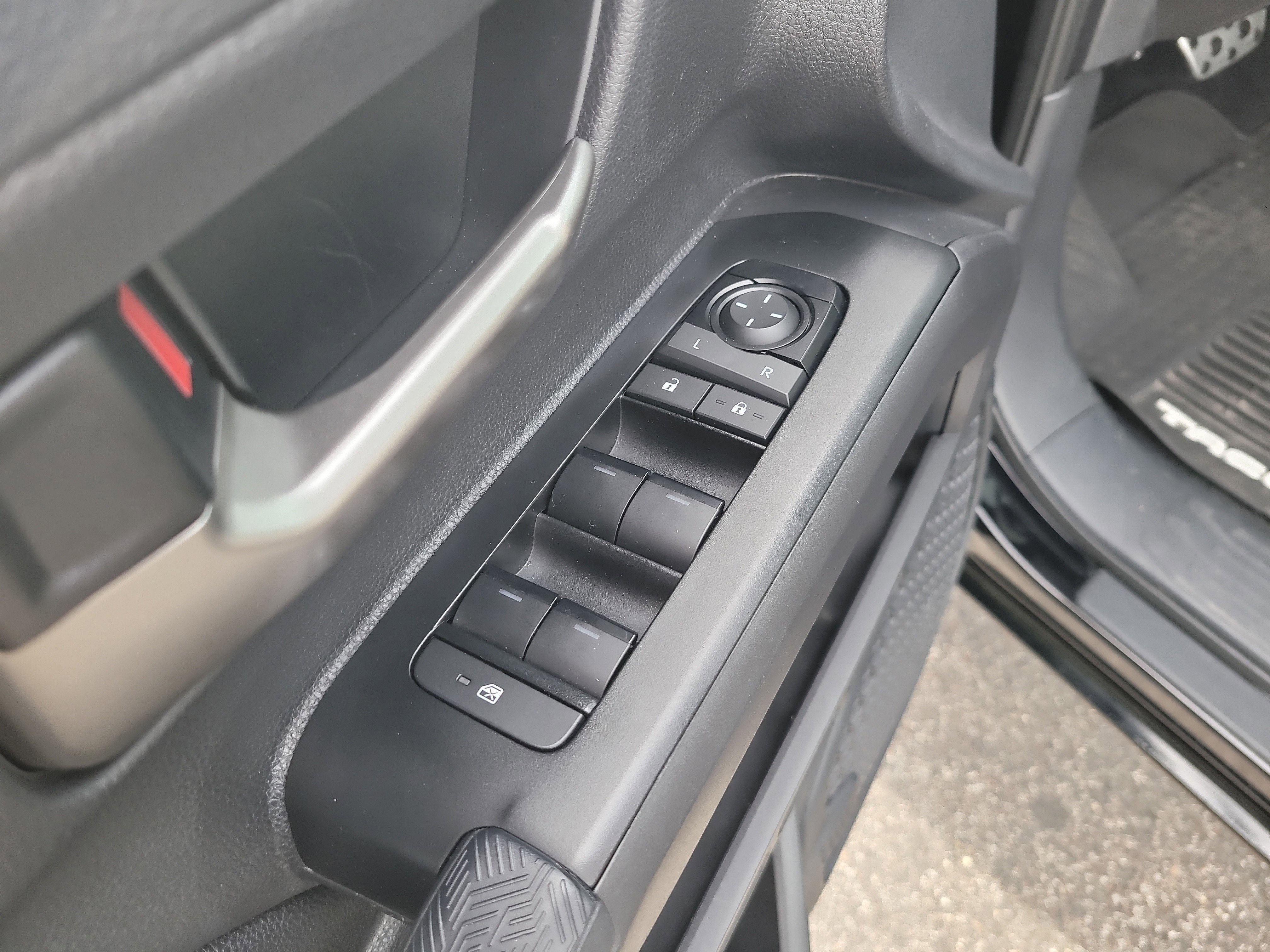 Used 2024 Toyota Tacoma TRD Sport w/ TRD Sport Upgrade Package image 15