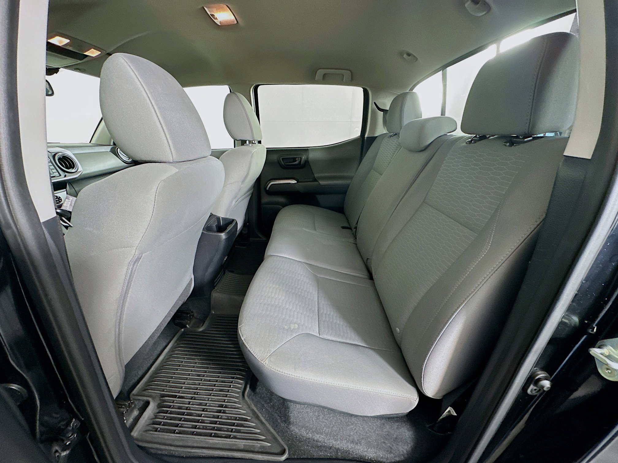 Used 2018 Toyota Tacoma SR5 RWD image 26