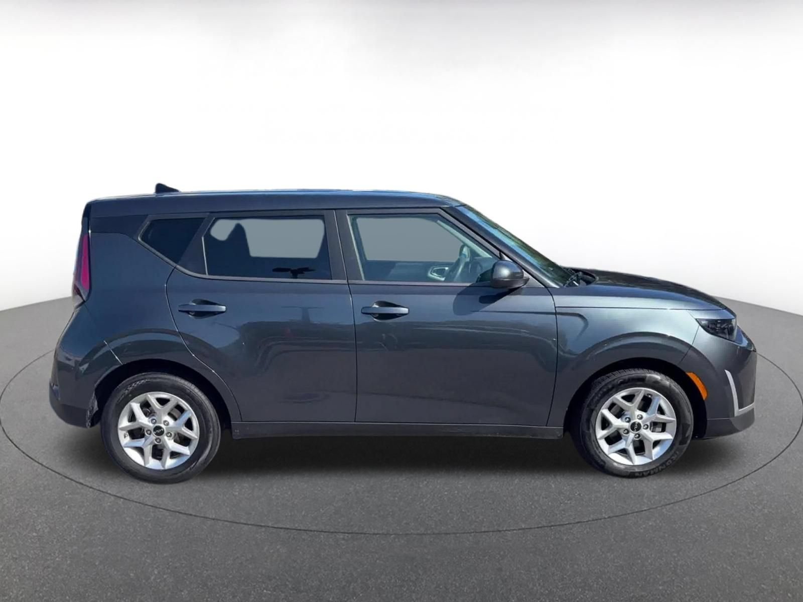 Used 2025 Kia Soul LX w/ LX Technology Package FWD image 15