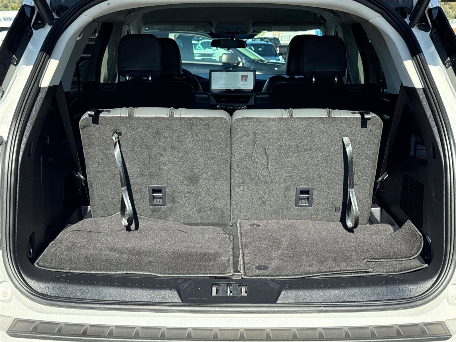 Used 2025 Ford Explorer Active w/ Active Comfort Package image 9