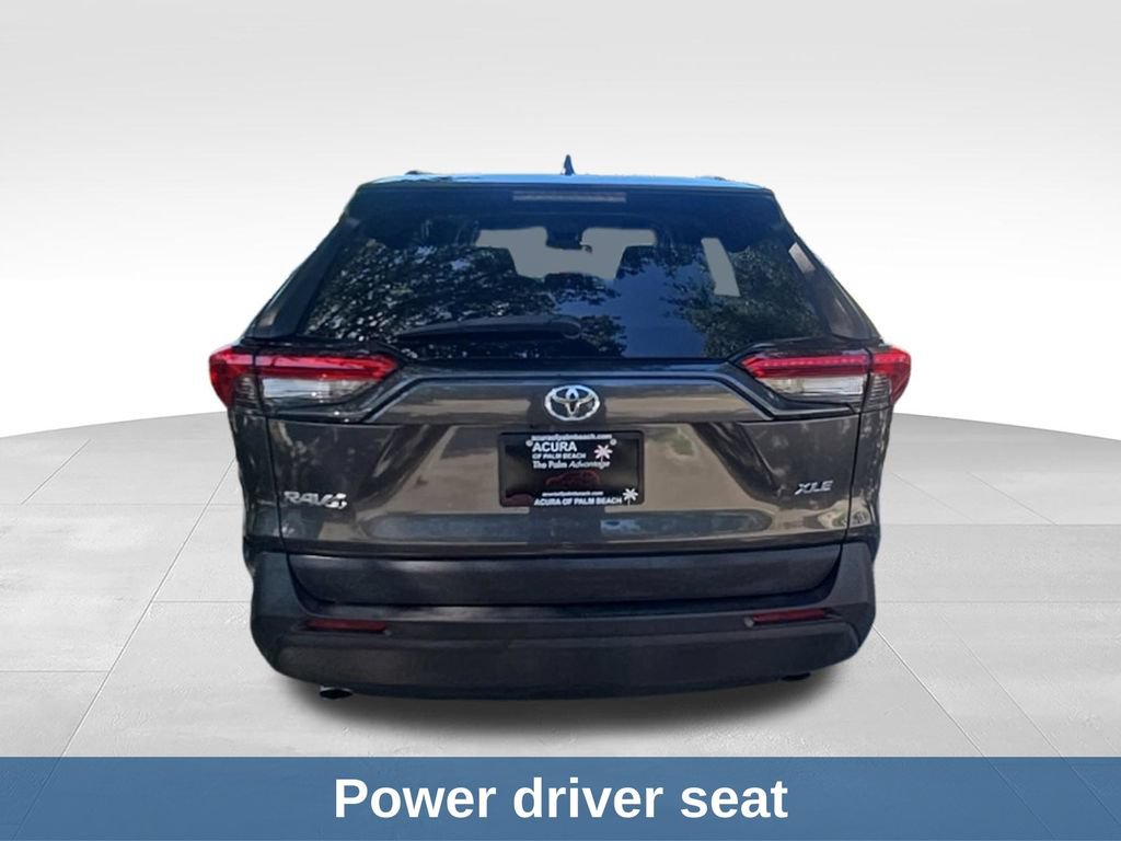 Used 2020 Toyota RAV4 XLE FWD image 4