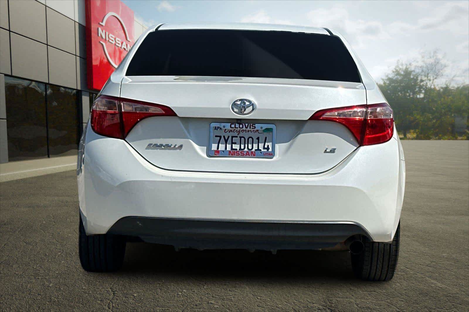Used 2017 Toyota Corolla LE w/ Carpet Mat Package (TMS) FWD image 8