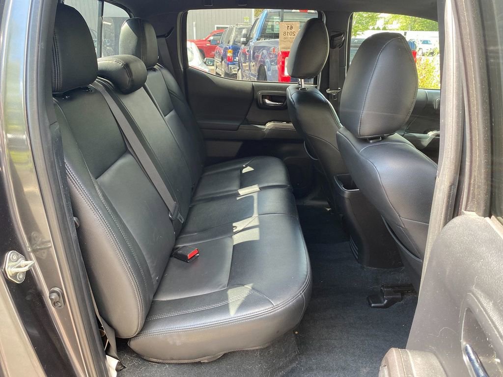 Used 2018 Toyota Tacoma TRD Off-Road w/ Technology Package AWD/4WD image 27
