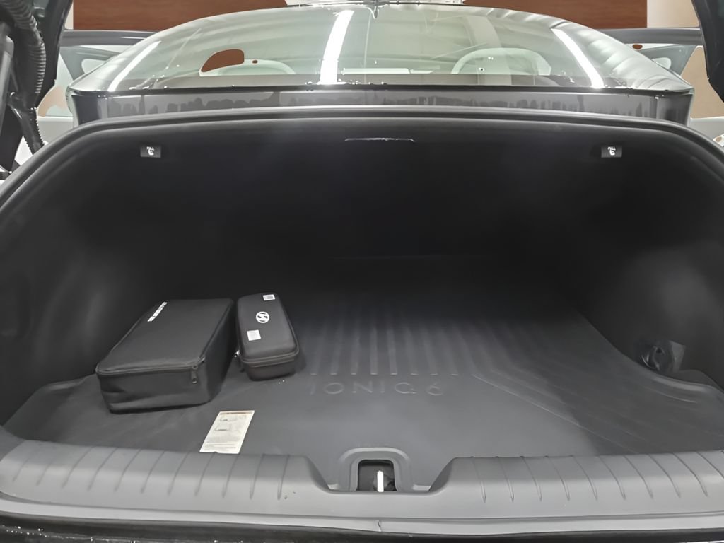 New 2025 Hyundai Ioniq 6 SEL AWD/4WD image 16
