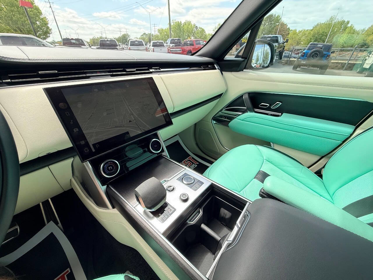 Used 2022 Land Rover Range Rover Long Wheelbase SE image 28