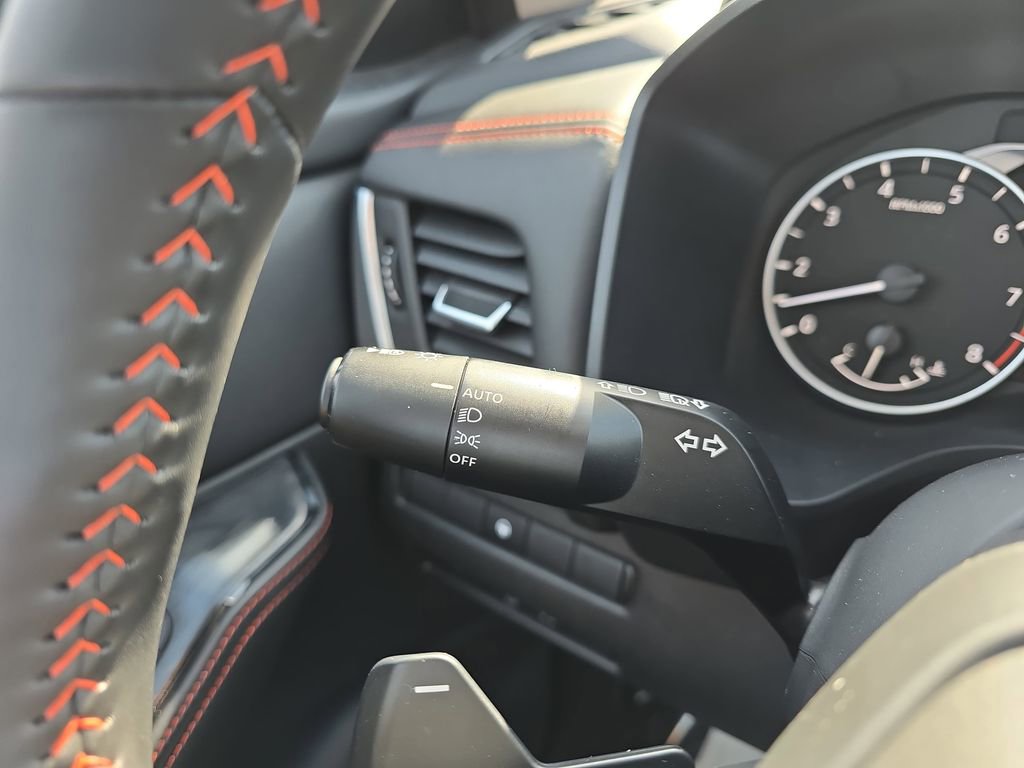 Used 2025 Nissan Rogue SV image 29