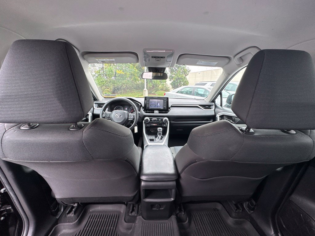 Used 2021 Toyota RAV4 LE AWD/4WD image 11