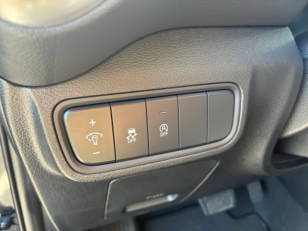 Certified 2025 Kia Soul LX w/ LX Technology Package FWD image 14