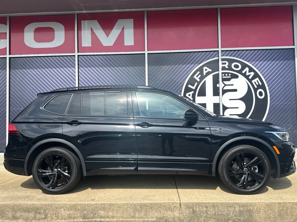 Used 2024 Volkswagen Tiguan SE R-Line AWD/4WD image 4