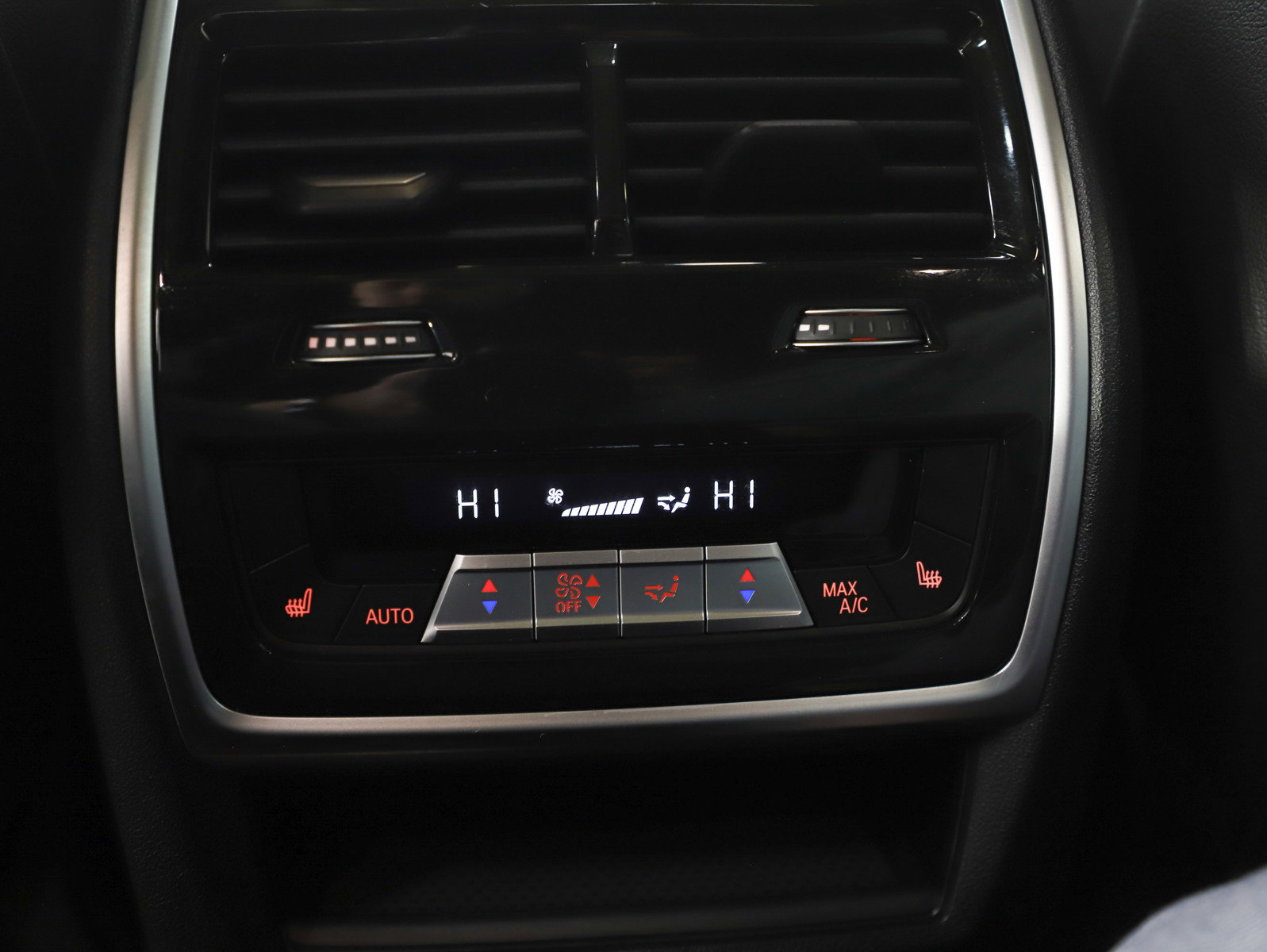 Used 2022 BMW X5 M50i image 23