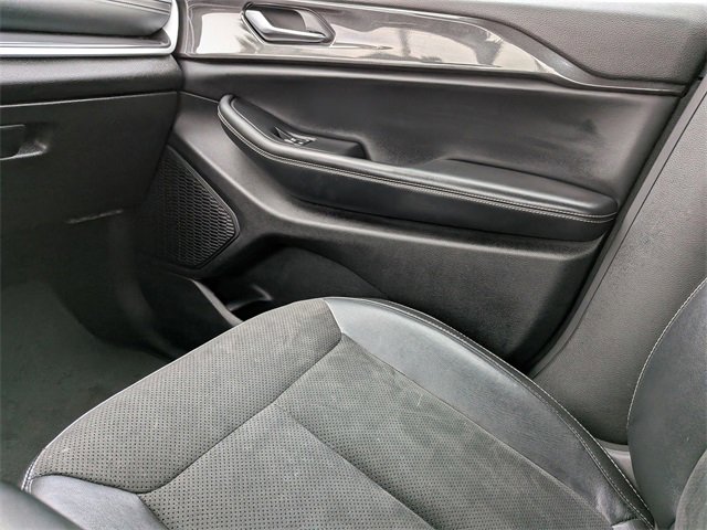 Used 2023 Jeep Grand Cherokee Altitude image 19