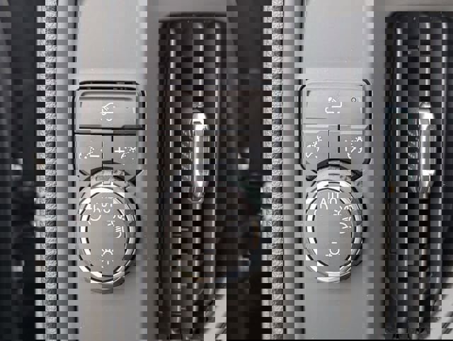 Certified 2025 Chevrolet Silverado 1500 Custom image 23