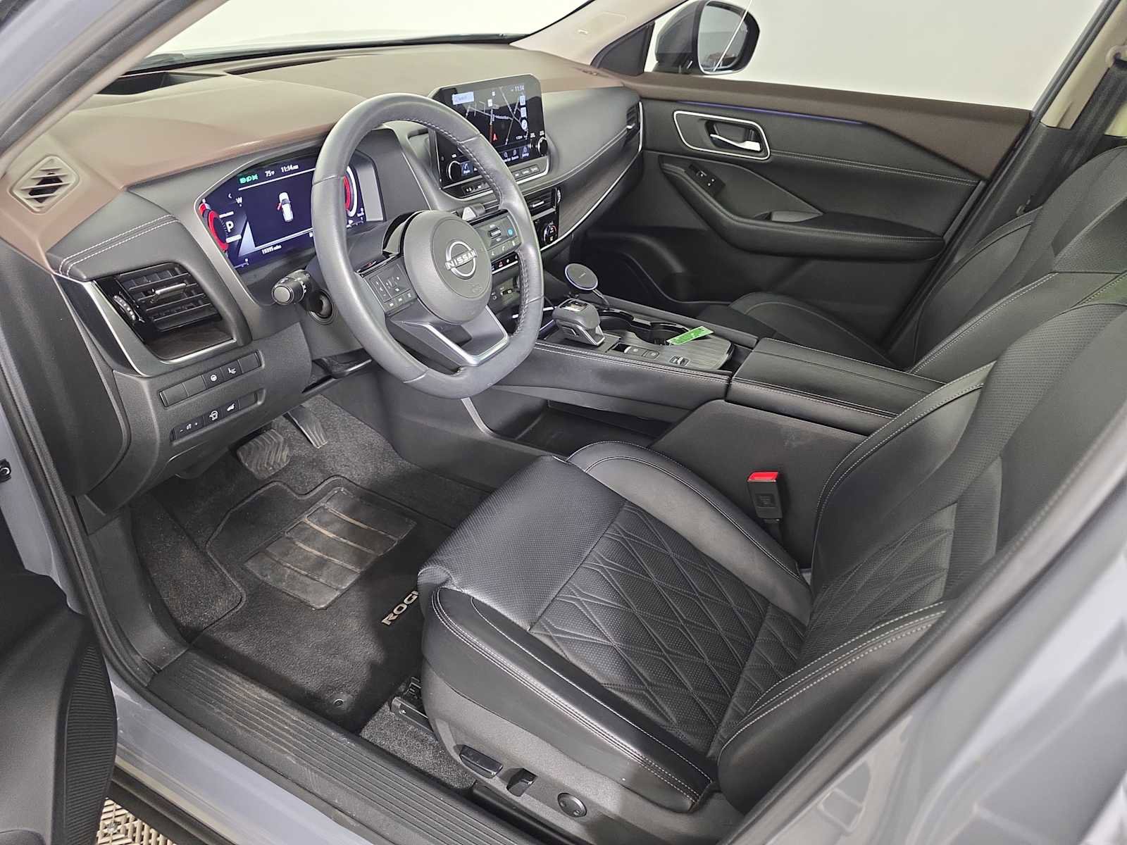 Used 2023 Nissan Rogue Platinum w/ Platinum Premium Package image 11