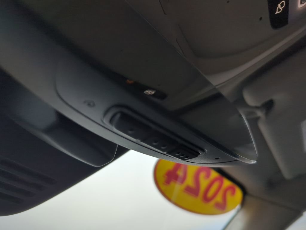 Used 2024 Volvo XC40 B5 Plus image 28