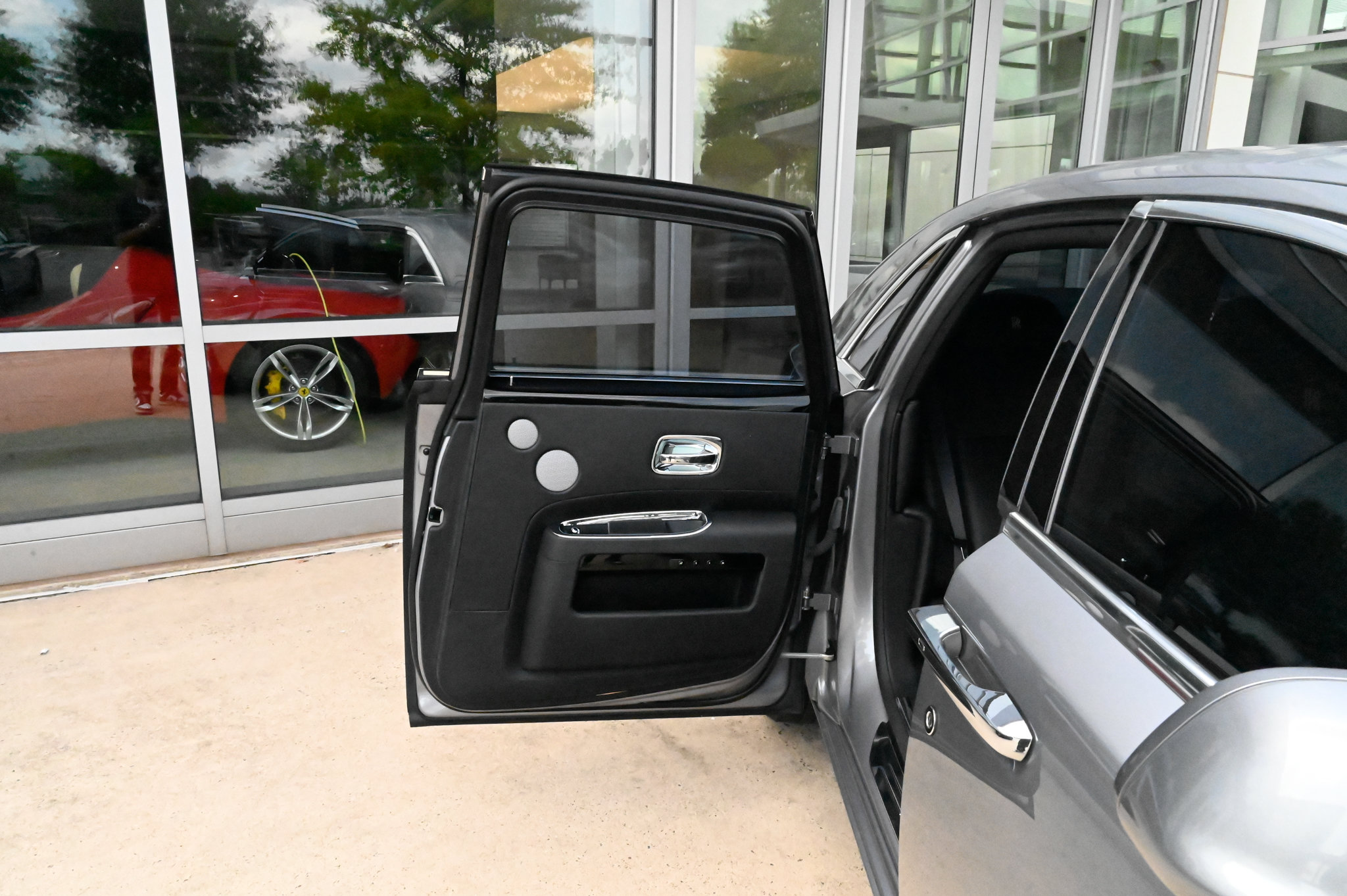 Used 2013 Rolls-Royce Ghost RWD image 23
