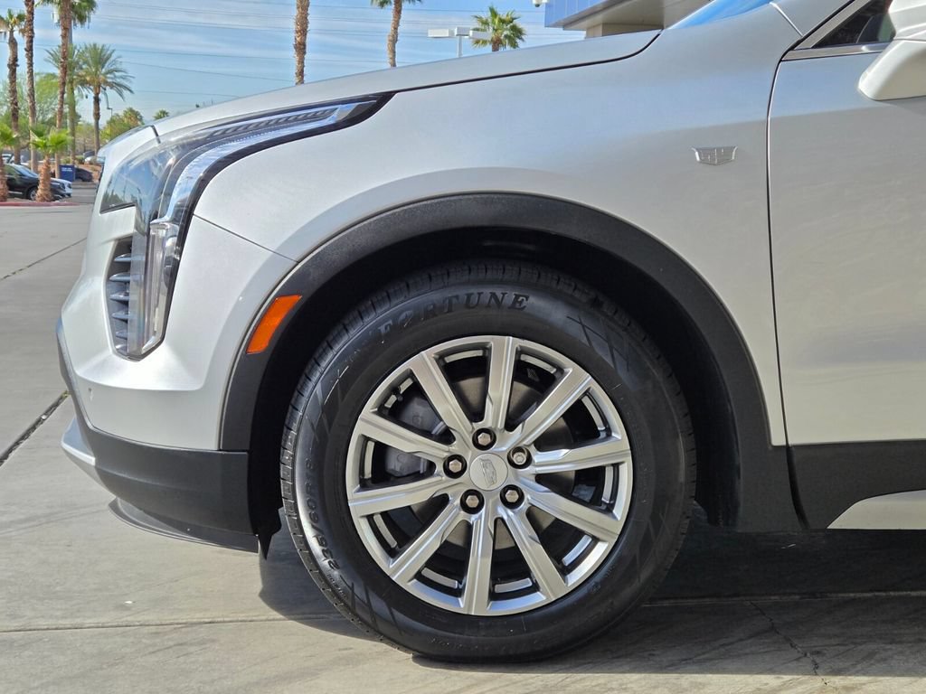 Used 2022 Cadillac XT4 Premium Luxury w/ Safety Alert Package FWD image 11