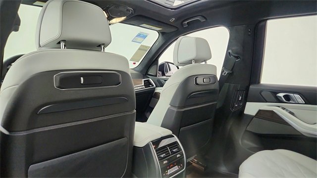 Used 2023 BMW X7 xDrive40i w/ M Sport Package image 35