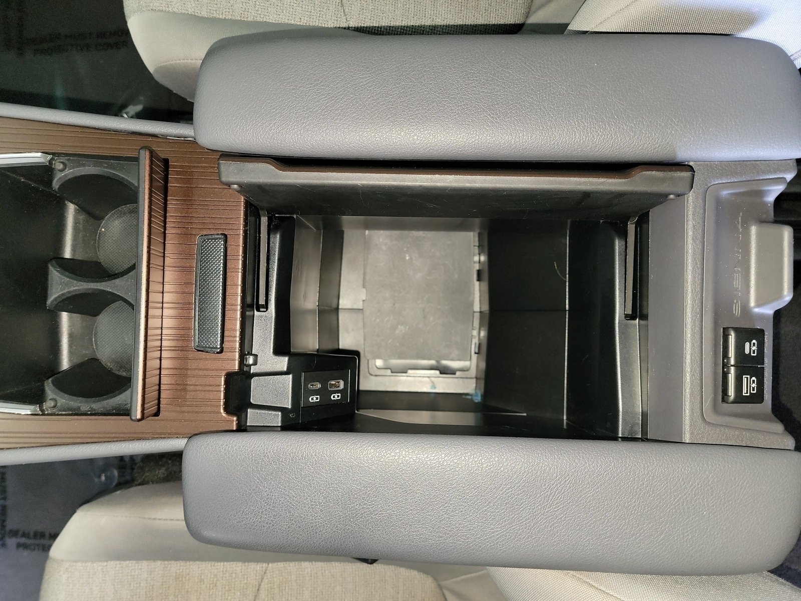 Used 2021 Toyota Sienna LE FWD image 28