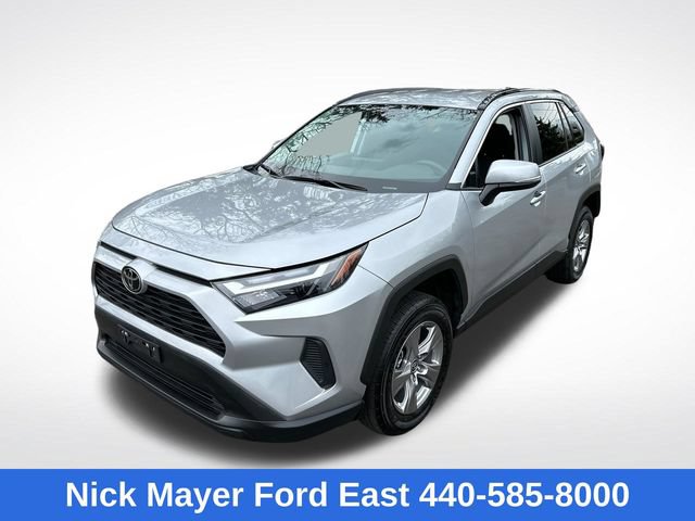 Used 2025 Toyota RAV4 XLE AWD/4WD image 3
