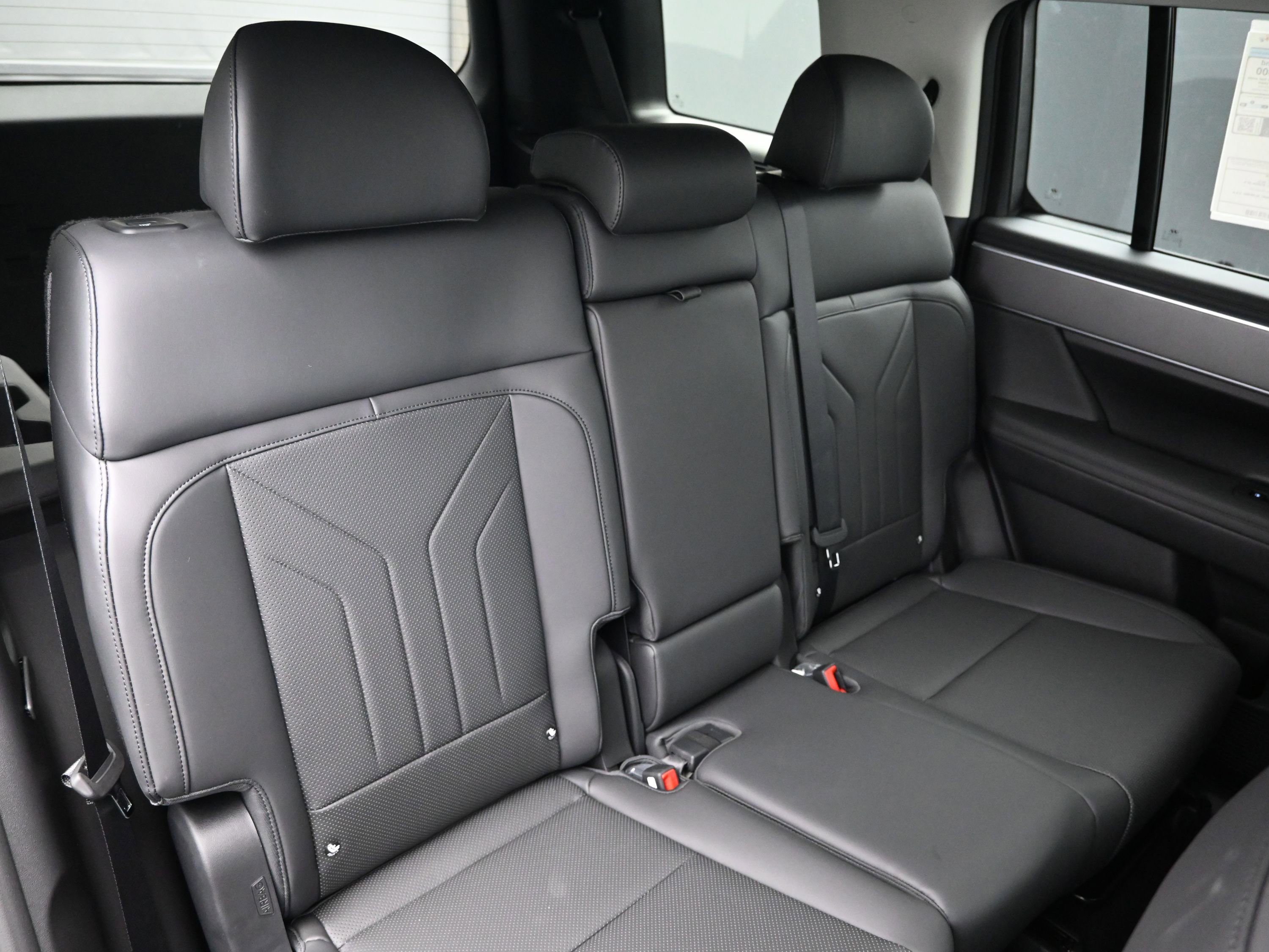 Used 2024 Hyundai Santa Fe SEL FWD image 16
