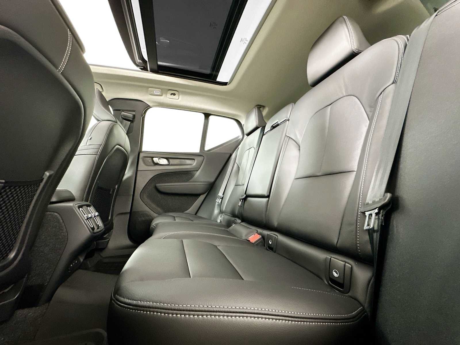 Certified 2025 Volvo XC40 B5 Core w/ Protection Package Premier image 22